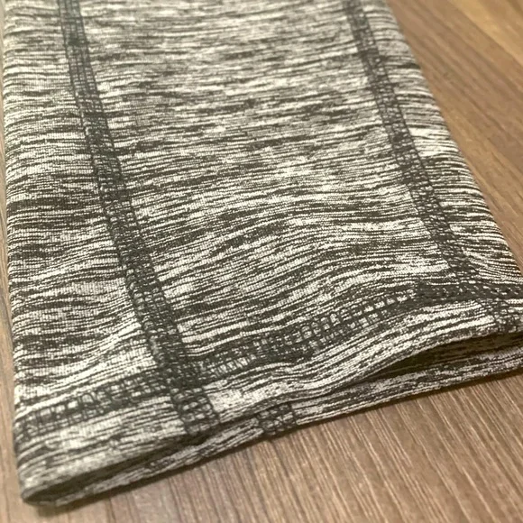 Hollister Grey and Black heathered Mesh Leggings - Picture 3 of 7